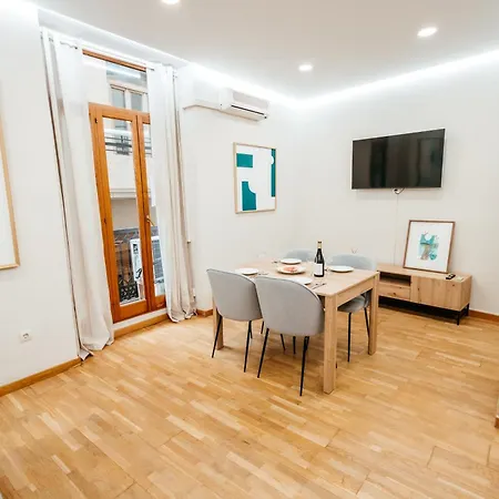 Almas, Hall 1 Min, 4 Pax, Smart Tv Appartement Valencia